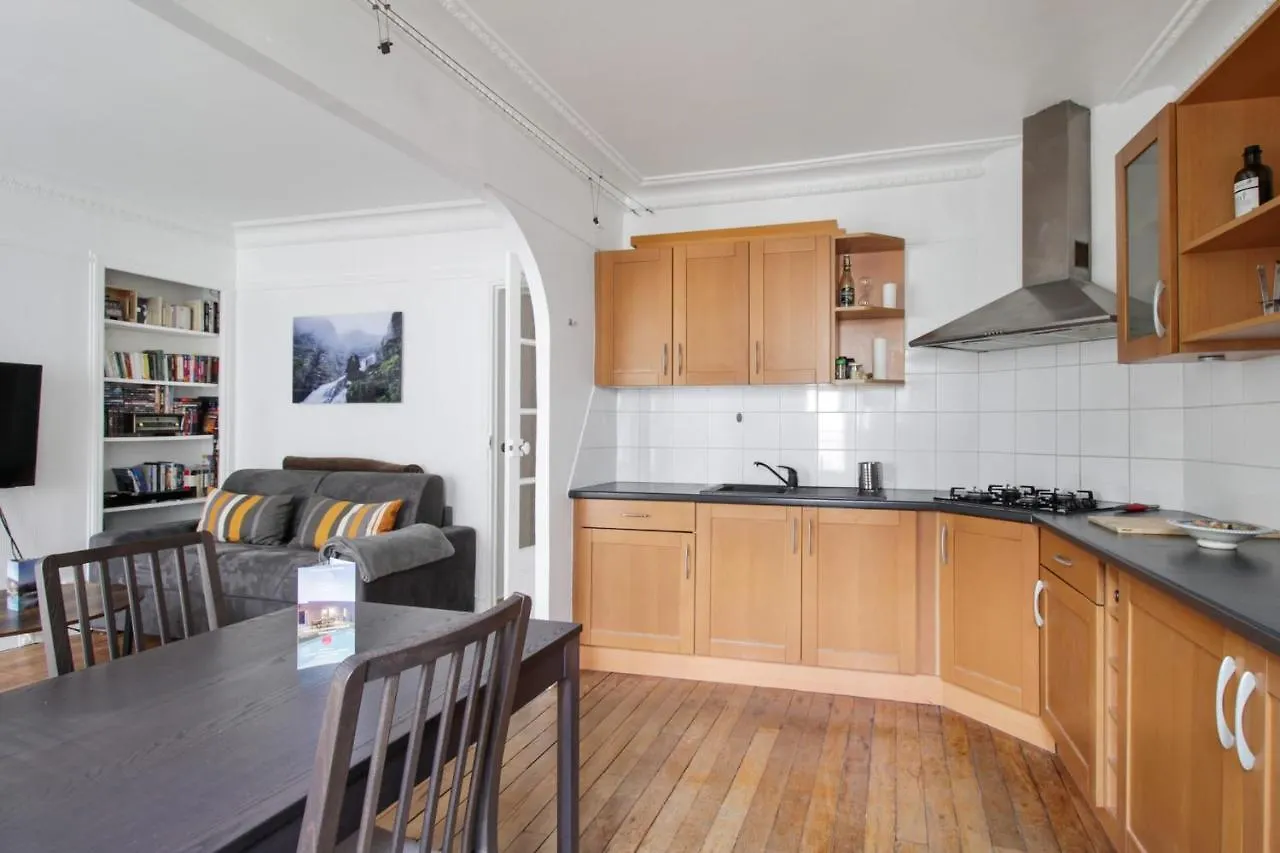 Daire Charming Flat With Balcony In The Centre Of - Welkeys